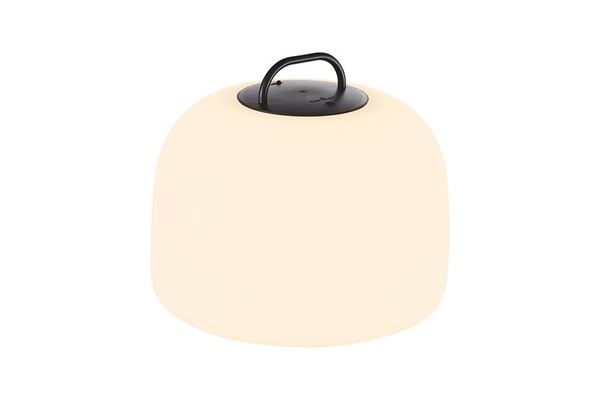 Lampe i solid plat fra Nordlux. Lampen er batteridrevet og kan både hænge og stå.