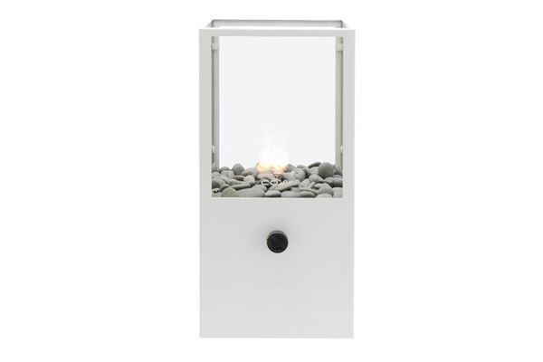 Cosiscoop Dome White. Firkantet gaslanterne i hvid metal og med glasruder